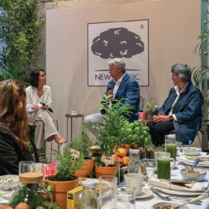 Foredragsholdere, der holder et foredrag ved arrangementet på New Nordic Herbal School