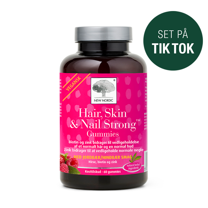 di_webpackshot_hairskinnailstrongGUMMIES_60_dk_setpåtiktok1 New Nordic Hair, Skin & Nail Strong™-gummibonbons med jordbær- og hindbærsmag, hvor biotin og zink bidrager til at opretholde normalt hår, hud og negle, mærket med et »Set på TikTok«-mærke.